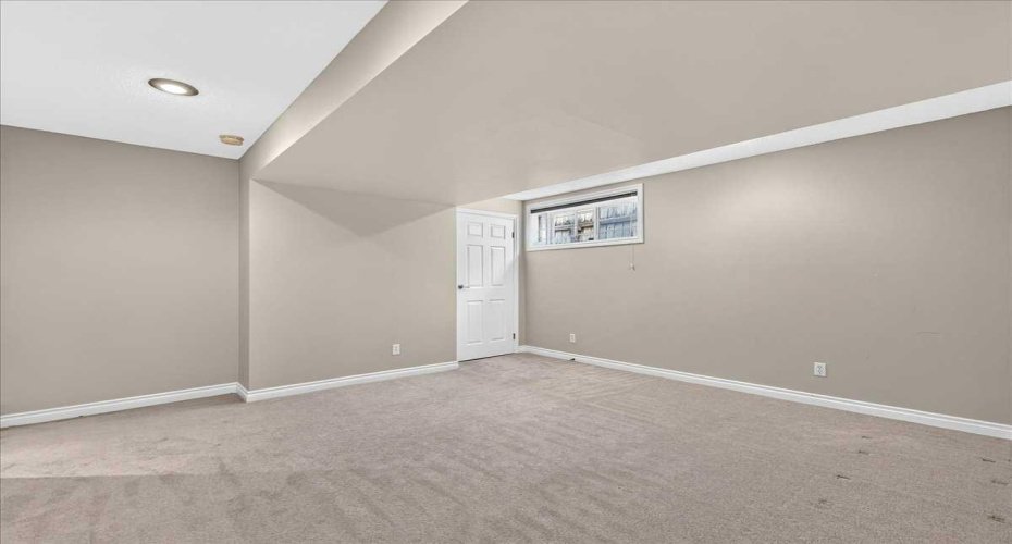 125 25 Avenue, Calgary, Alberta T2M 2A4, 4 Bedroom Bedrooms, 0 ,4 BathroomBathrooms,Residential,For Sale,25,0,A2327025