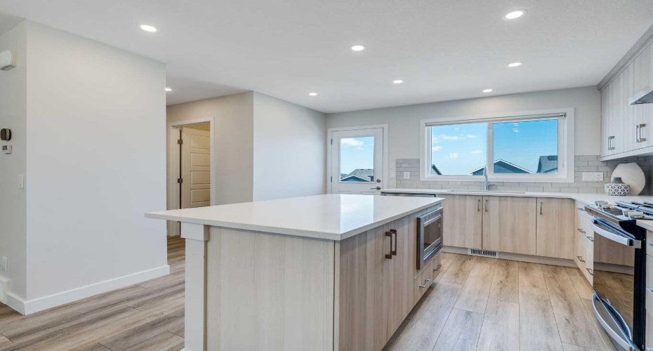 235 Aquila Way, Calgary, Alberta T3R 1Z9, 2 Bedroom Bedrooms, 0 ,3 BathroomBathrooms,Residential,For Sale,Aquila,0,A2327049