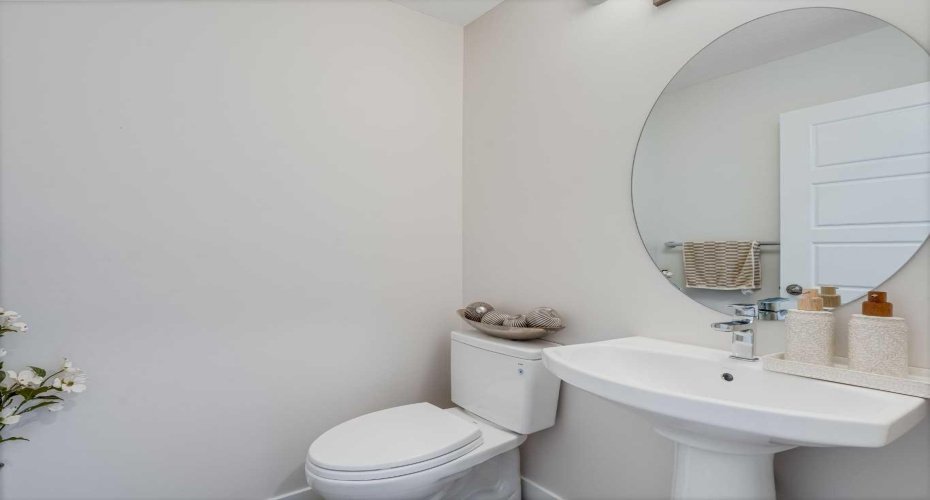 235 Aquila Way, Calgary, Alberta T3R 1Z9, 2 Bedroom Bedrooms, 0 ,3 BathroomBathrooms,Residential,For Sale,Aquila,0,A2327049