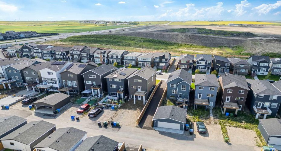 235 Aquila Way, Calgary, Alberta T3R 1Z9, 2 Bedroom Bedrooms, 0 ,3 BathroomBathrooms,Residential,For Sale,Aquila,0,A2327049