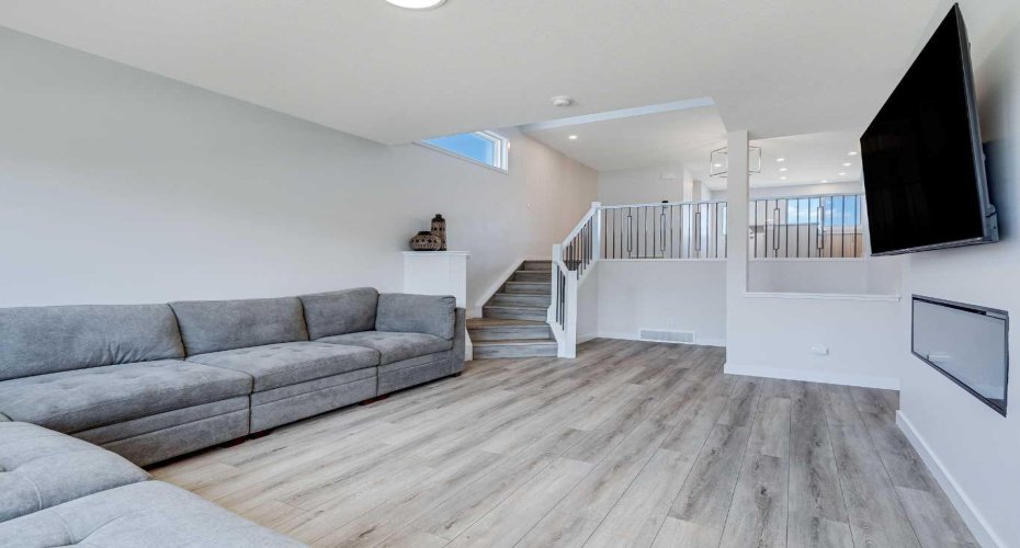 235 Aquila Way, Calgary, Alberta T3R 1Z9, 2 Bedroom Bedrooms, 0 ,3 BathroomBathrooms,Residential,For Sale,Aquila,0,A2327049