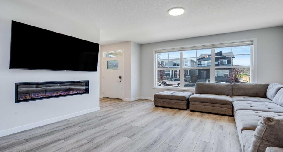 235 Aquila Way, Calgary, Alberta T3R 1Z9, 2 Bedroom Bedrooms, 0 ,3 BathroomBathrooms,Residential,For Sale,Aquila,0,A2327049
