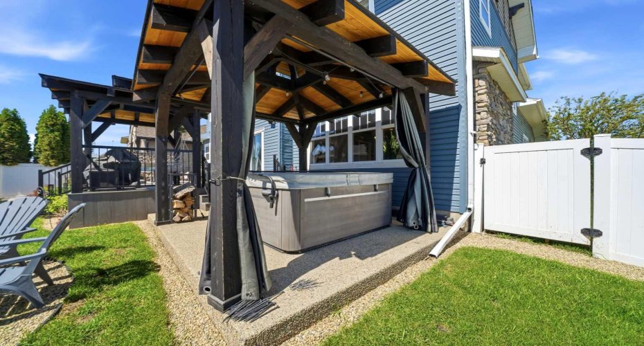 4002 45 Avenue, Sylvan Lake, Alberta T4S 0C1, 4 Bedroom Bedrooms, 0 ,4 BathroomBathrooms,Residential,For Sale,45,0,A2327206