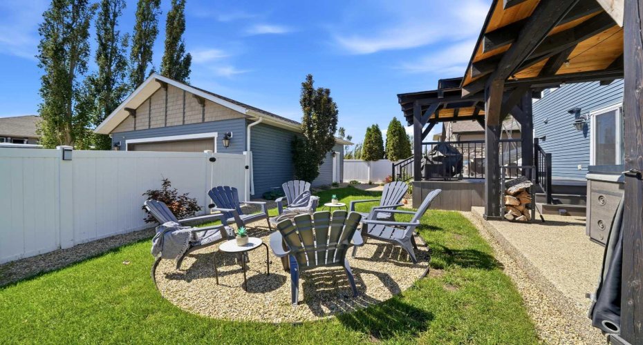 4002 45 Avenue, Sylvan Lake, Alberta T4S 0C1, 4 Bedroom Bedrooms, 0 ,4 BathroomBathrooms,Residential,For Sale,45,0,A2327206