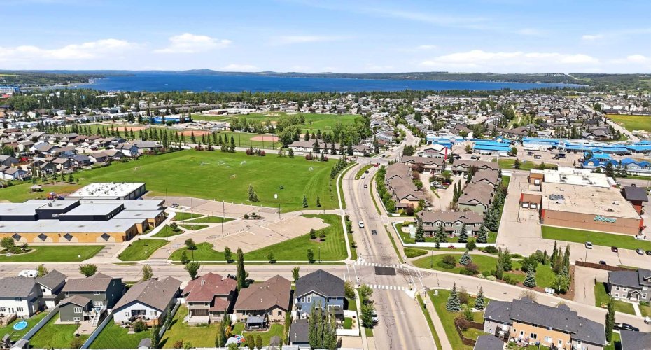 4002 45 Avenue, Sylvan Lake, Alberta T4S 0C1, 4 Bedroom Bedrooms, 0 ,4 BathroomBathrooms,Residential,For Sale,45,0,A2327206