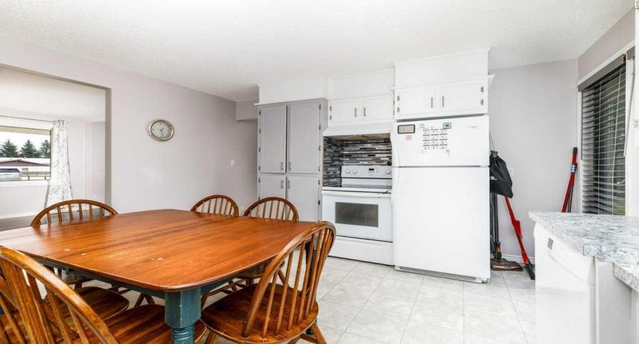 126 Queen Street, Elnora, Alberta T0M 0A9, 3 Bedroom Bedrooms, 0 ,2 BathroomBathrooms,Residential,For Sale,Queen,0,A2327264