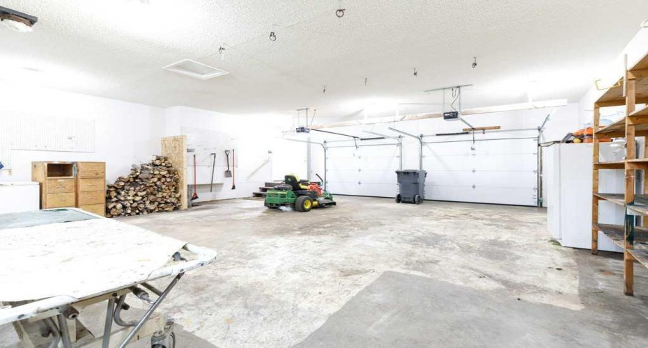 126 Queen Street, Elnora, Alberta T0M 0A9, 3 Bedroom Bedrooms, 0 ,2 BathroomBathrooms,Residential,For Sale,Queen,0,A2327264