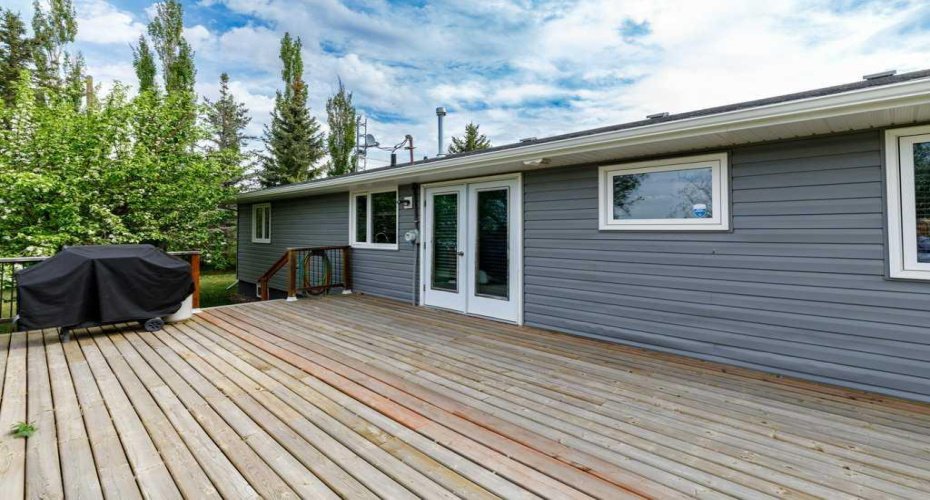 126 Queen Street, Elnora, Alberta T0M 0A9, 3 Bedroom Bedrooms, 0 ,2 BathroomBathrooms,Residential,For Sale,Queen,0,A2327264