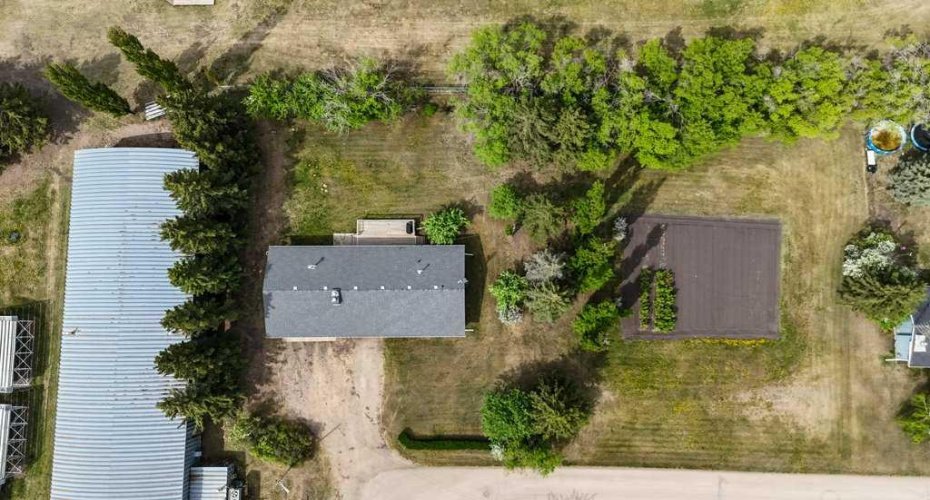 126 Queen Street, Elnora, Alberta T0M 0A9, 3 Bedroom Bedrooms, 0 ,2 BathroomBathrooms,Residential,For Sale,Queen,0,A2327264