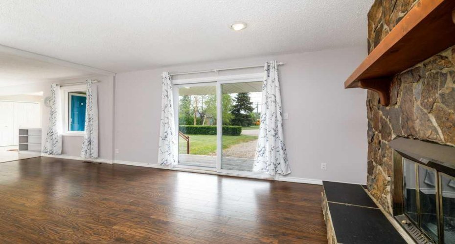 126 Queen Street, Elnora, Alberta T0M 0A9, 3 Bedroom Bedrooms, 0 ,2 BathroomBathrooms,Residential,For Sale,Queen,0,A2327264