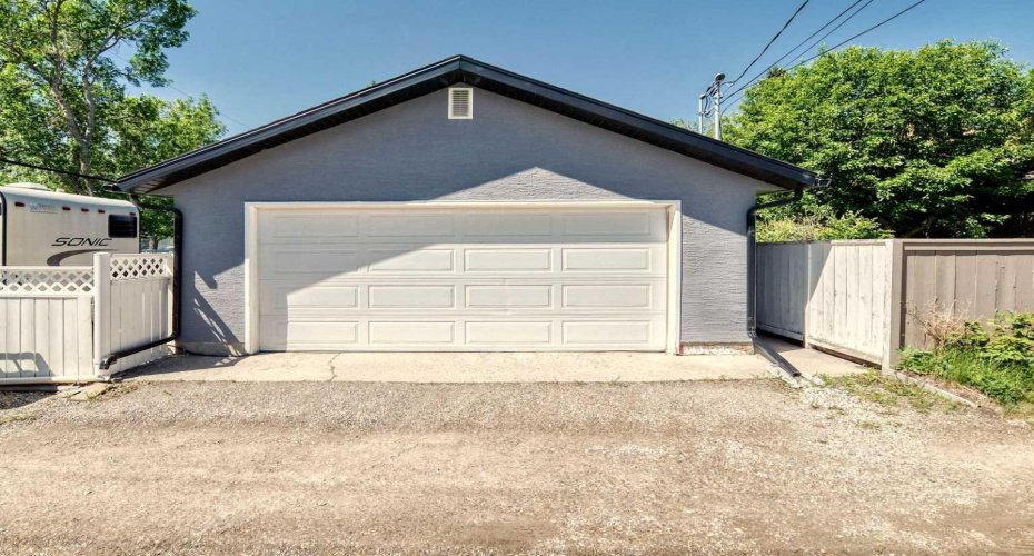 2024 Chicoutimi Drive, Calgary, Alberta T2L 0V7, 4 Bedroom Bedrooms, 0 ,3 BathroomBathrooms,Residential,For Sale,Chicoutimi,0,A2327295