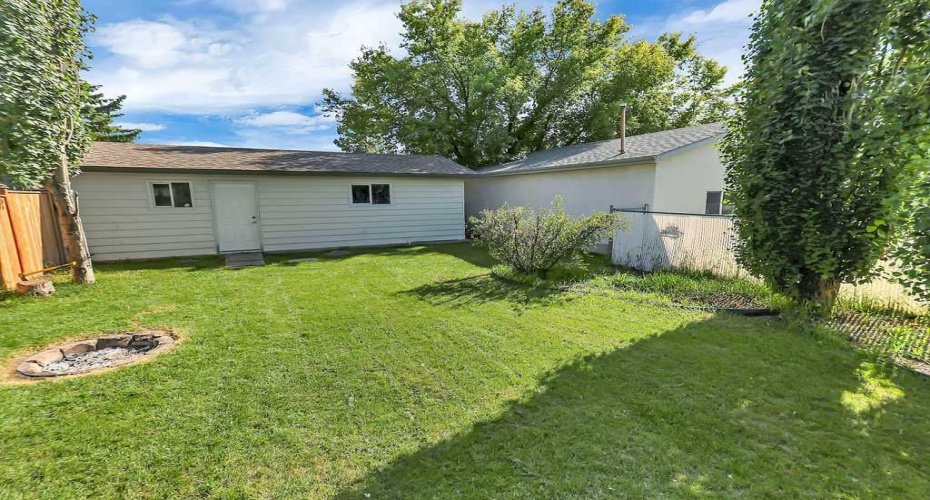 4412 45 Avenue, Sylvan Lake, Alberta T4S 1K6, 4 Bedroom Bedrooms, 0 ,2 BathroomBathrooms,Residential,For Sale,45,0,A2327312