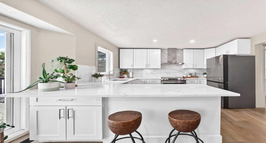 Integrated breakfast bar Integrated breakfast bar