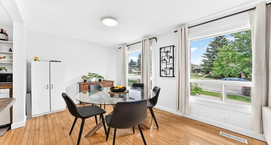 11 Bedford Drive, Calgary, Alberta T3K 1L2, 3 Bedroom Bedrooms, 0 ,3 BathroomBathrooms,Residential,For Sale,Bedford,0,A2327391