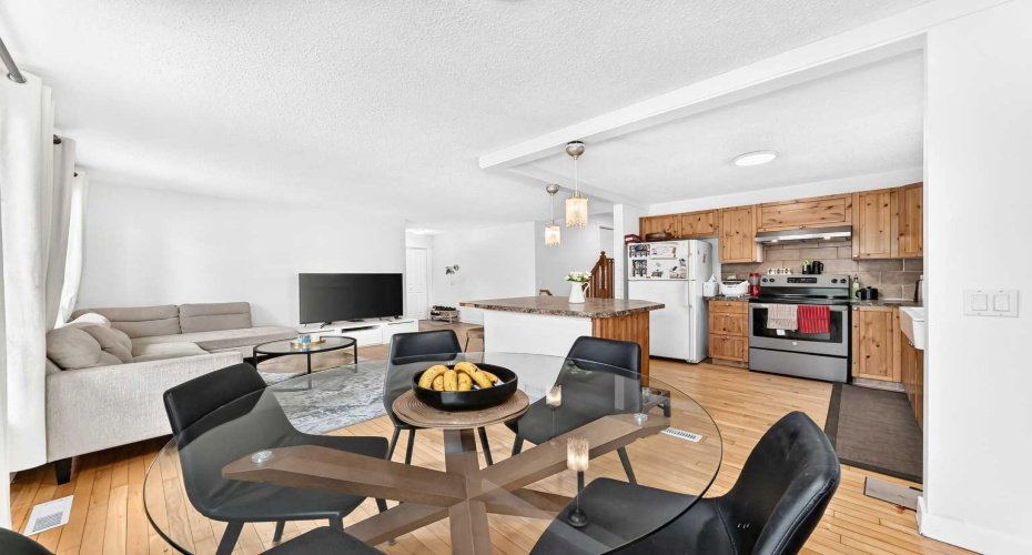 11 Bedford Drive, Calgary, Alberta T3K 1L2, 3 Bedroom Bedrooms, 0 ,3 BathroomBathrooms,Residential,For Sale,Bedford,0,A2327391