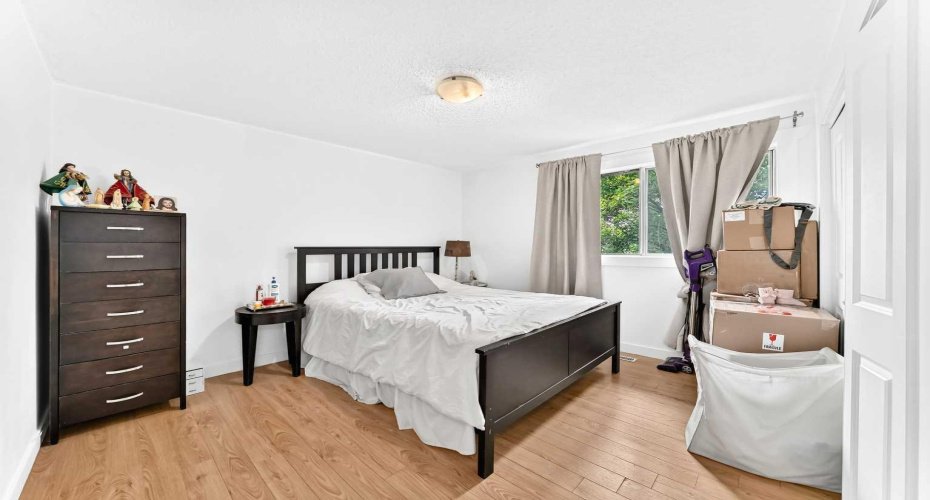 11 Bedford Drive, Calgary, Alberta T3K 1L2, 3 Bedroom Bedrooms, 0 ,3 BathroomBathrooms,Residential,For Sale,Bedford,0,A2327391