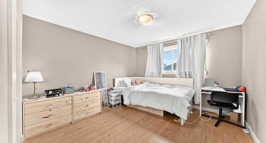 11 Bedford Drive, Calgary, Alberta T3K 1L2, 3 Bedroom Bedrooms, 0 ,3 BathroomBathrooms,Residential,For Sale,Bedford,0,A2327391