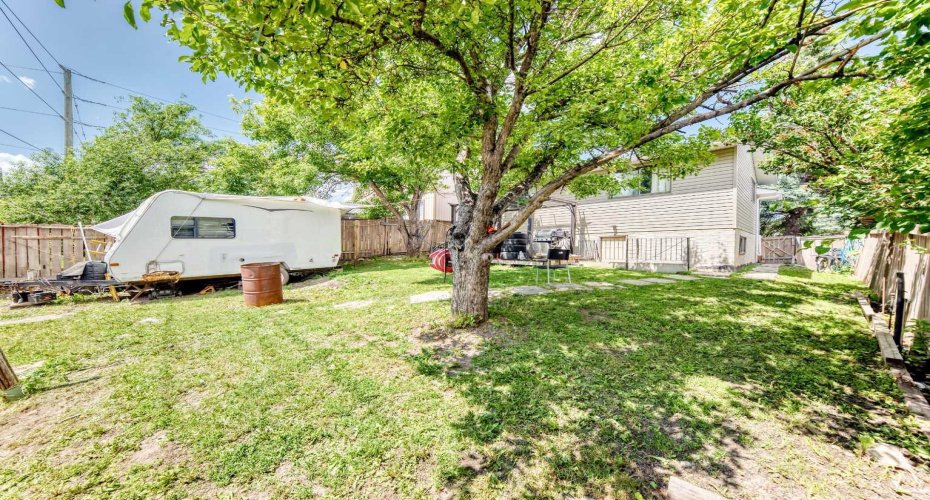 11 Bedford Drive, Calgary, Alberta T3K 1L2, 3 Bedroom Bedrooms, 0 ,3 BathroomBathrooms,Residential,For Sale,Bedford,0,A2327391
