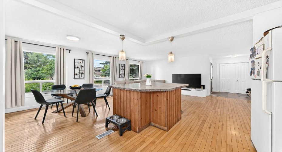 11 Bedford Drive, Calgary, Alberta T3K 1L2, 3 Bedroom Bedrooms, 0 ,3 BathroomBathrooms,Residential,For Sale,Bedford,0,A2327391