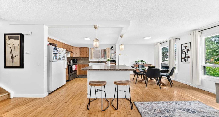 11 Bedford Drive, Calgary, Alberta T3K 1L2, 3 Bedroom Bedrooms, 0 ,3 BathroomBathrooms,Residential,For Sale,Bedford,0,A2327391