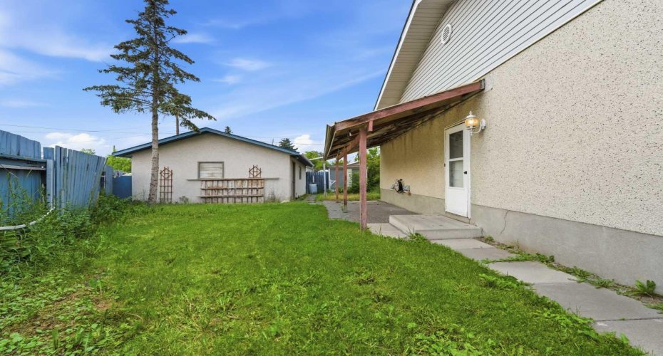 945 Marcombe Drive, Calgary, Alberta T2A3H2, 3 Bedroom Bedrooms, 0 ,2 BathroomBathrooms,Residential,For Sale,Marcombe,0,A2327453
