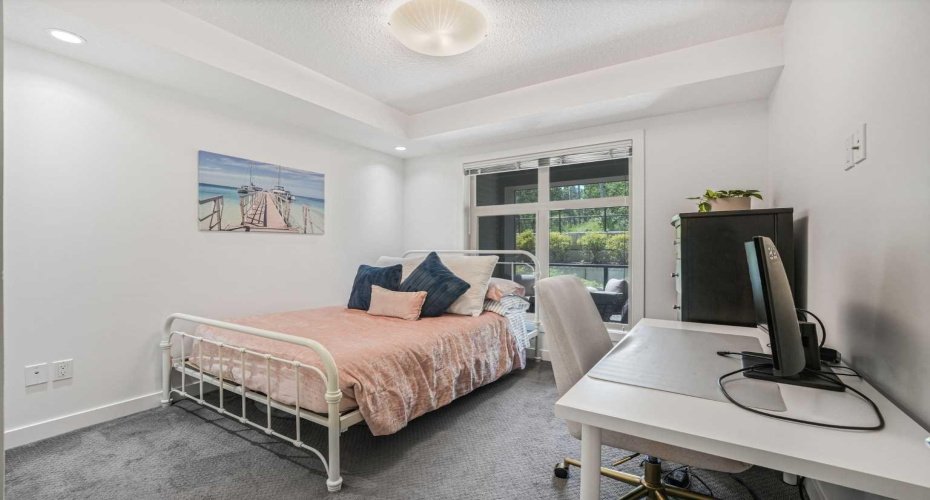 Versatile 2nd bedroom with tons of space at your disposal.