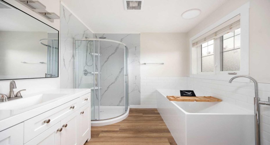 Beautiful ensuite bath with separate shower