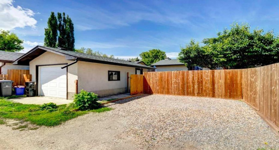 14 Mist Road, High River, Alberta T1V 1C4, 4 Bedroom Bedrooms, 0 ,3 BathroomBathrooms,Residential,For Sale,Mist,0,A2327504