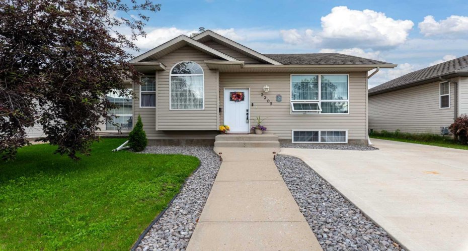 2205 51 Avenue, Lloydminster, Alberta T9V 3H4, 4 Bedroom Bedrooms, 0 ,2 BathroomBathrooms,Residential,For Sale,51,0,A2327539
