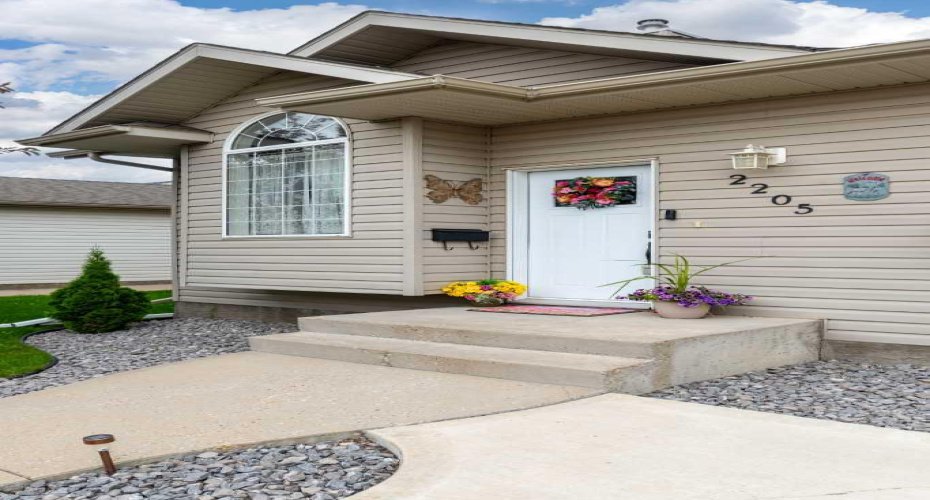 2205 51 Avenue, Lloydminster, Alberta T9V 3H4, 4 Bedroom Bedrooms, 0 ,2 BathroomBathrooms,Residential,For Sale,51,0,A2327539