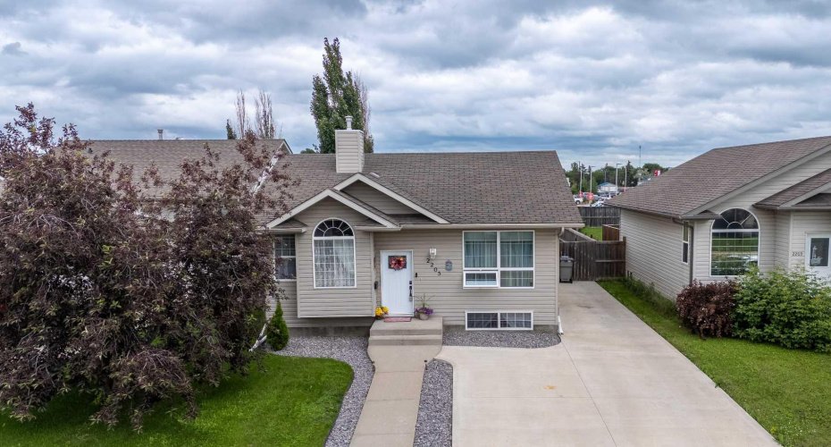 2205 51 Avenue, Lloydminster, Alberta T9V 3H4, 4 Bedroom Bedrooms, 0 ,2 BathroomBathrooms,Residential,For Sale,51,0,A2327539