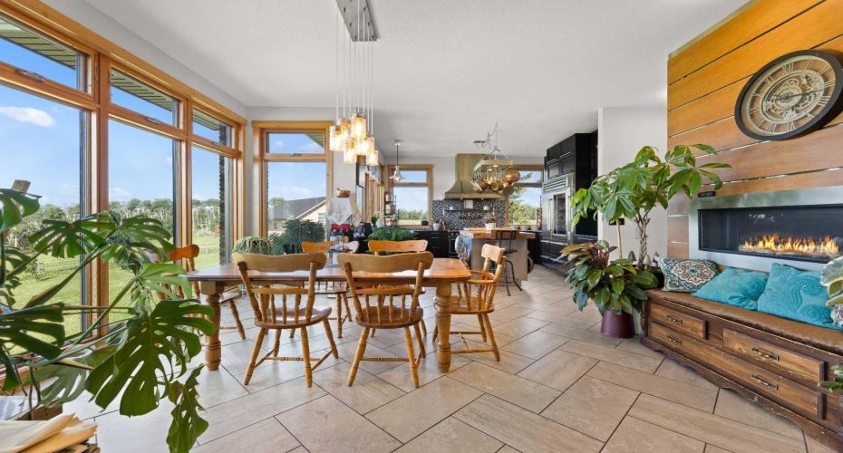 Dining/ Kitchen Dining/ Kitchen
