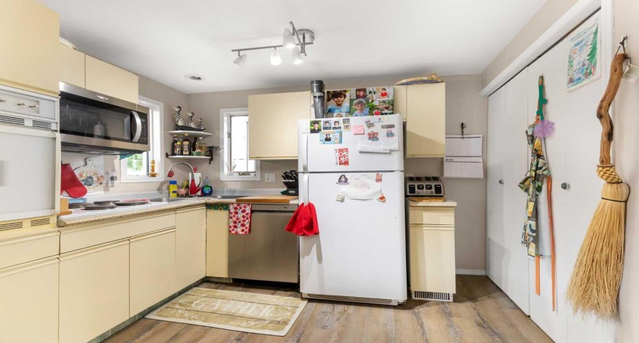 140 6 Street, Medicine Hat, Alberta T1A1G8, 3 Bedroom Bedrooms, 0 ,2 BathroomBathrooms,Residential,For Sale,6,0,A2327559