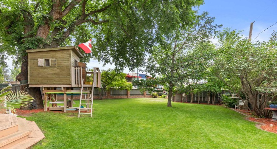 140 6 Street, Medicine Hat, Alberta T1A1G8, 3 Bedroom Bedrooms, 0 ,2 BathroomBathrooms,Residential,For Sale,6,0,A2327559