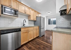 835 19 Avenue, Calgary, Alberta T2T0H6, 2 Bedroom Bedrooms, 0 ,1 BathroomBathrooms,Residential,For Sale,19,0,A2327562