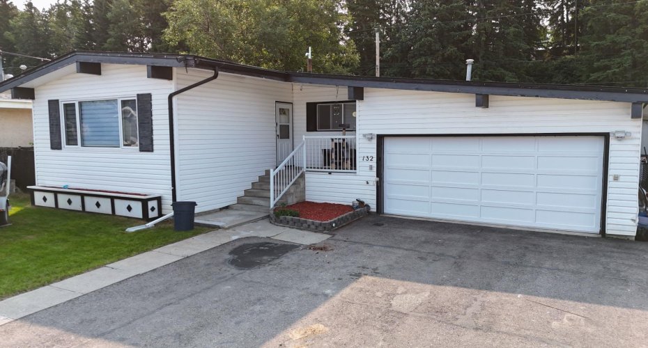 132 SUNWAPTA Drive, Hinton, Alberta T7V1G2, 6 Bedroom Bedrooms, 0 ,2 BathroomBathrooms,Residential,For Sale,SUNWAPTA,0,A2327595