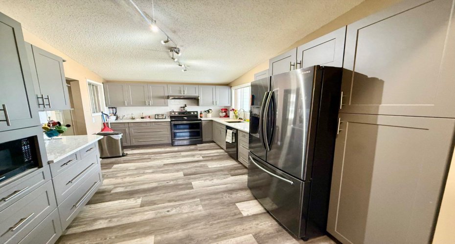 132 SUNWAPTA Drive, Hinton, Alberta T7V1G2, 6 Bedroom Bedrooms, 0 ,2 BathroomBathrooms,Residential,For Sale,SUNWAPTA,0,A2327595