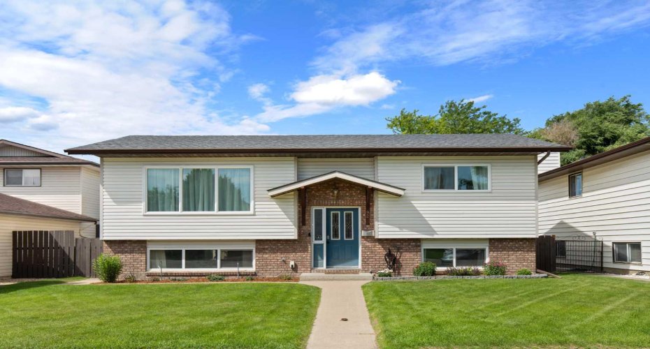 92 Sharpe Crescent, Medicine Hat, Alberta T1B3Y6, 4 Bedroom Bedrooms, 0 ,2 BathroomBathrooms,Residential,For Sale,Sharpe,0,A2327637