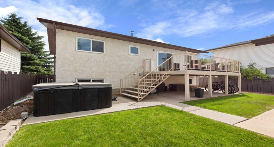 92 Sharpe Crescent, Medicine Hat, Alberta T1B3Y6, 4 Bedroom Bedrooms, 0 ,2 BathroomBathrooms,Residential,For Sale,Sharpe,0,A2327637