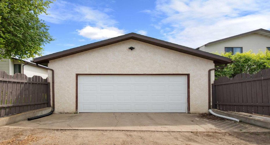 92 Sharpe Crescent, Medicine Hat, Alberta T1B3Y6, 4 Bedroom Bedrooms, 0 ,2 BathroomBathrooms,Residential,For Sale,Sharpe,0,A2327637