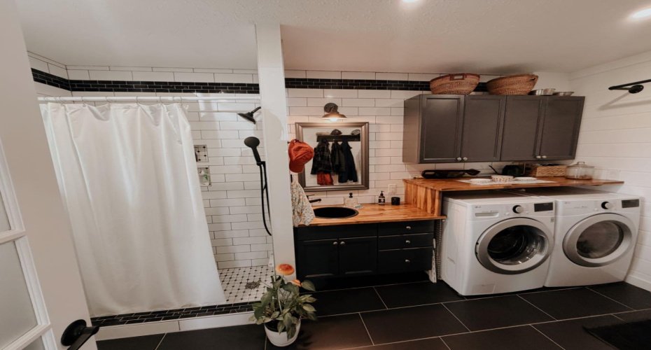 Laundry Room/Main Floor Bathroom