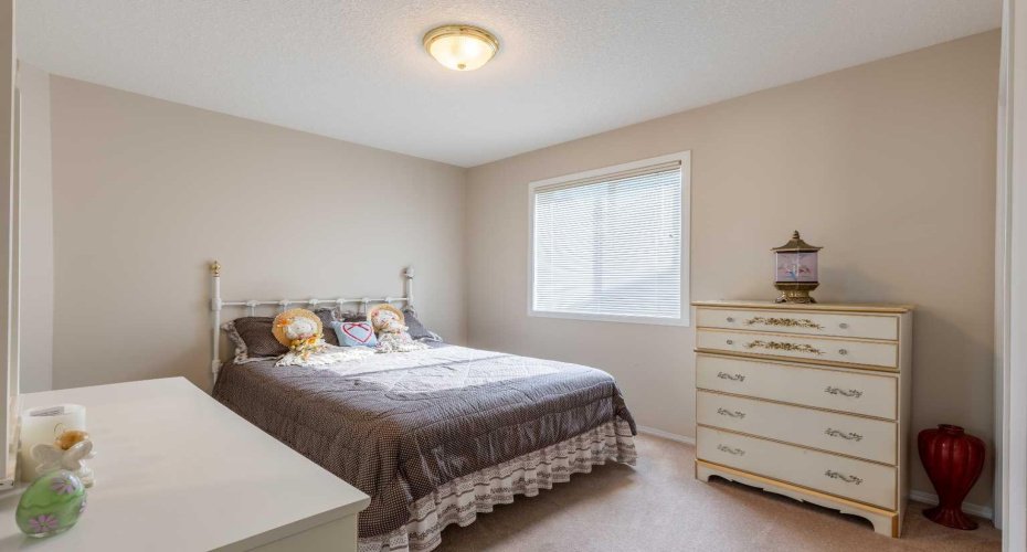 187 Cougar Way, Lethbridge, Alberta T1H 6P4, 3 Bedroom Bedrooms, 0 ,2 BathroomBathrooms,Residential,For Sale,Cougar,0,A2327650