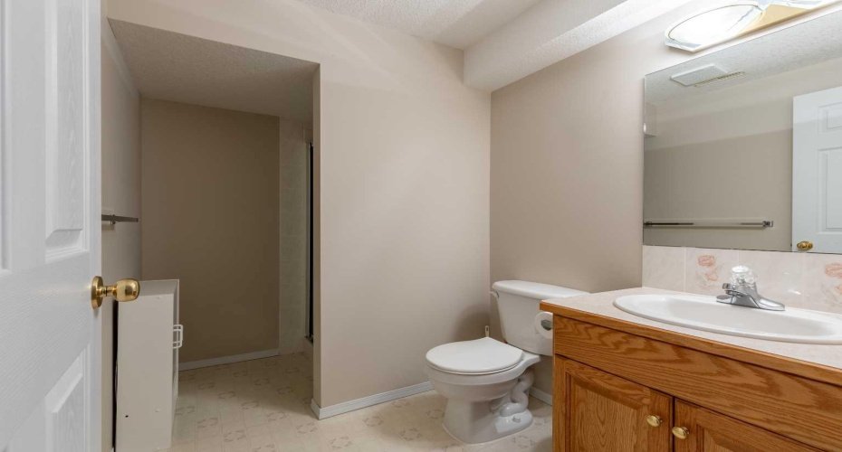 187 Cougar Way, Lethbridge, Alberta T1H 6P4, 3 Bedroom Bedrooms, 0 ,2 BathroomBathrooms,Residential,For Sale,Cougar,0,A2327650