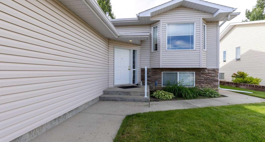 187 Cougar Way, Lethbridge, Alberta T1H 6P4, 3 Bedroom Bedrooms, 0 ,2 BathroomBathrooms,Residential,For Sale,Cougar,0,A2327650