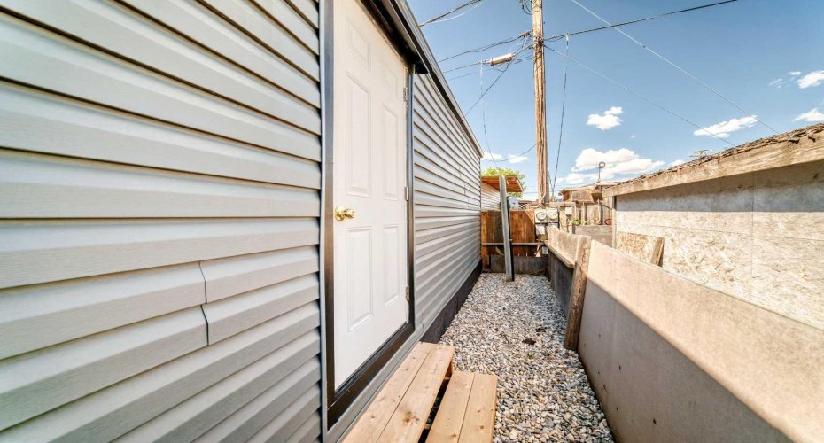 2106 50 Street, Calgary, Alberta T2B 1M7, 3 Bedroom Bedrooms, 0 ,1 BathroomBathrooms,Mobile,For Sale,50,0,A2327664