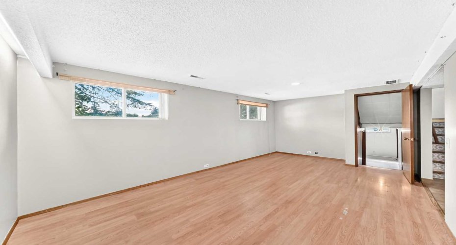 6839 Huntridge Hill, Calgary, Alberta T2K 4A1, 4 Bedroom Bedrooms, 0 ,3 BathroomBathrooms,Residential,For Sale,Huntridge,0,A2327673