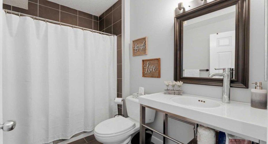 8000 Wentworth Drive, Calgary, Alberta T3C 0A2, 4 Bedroom Bedrooms, 0 ,3 BathroomBathrooms,Residential,For Sale,Wentworth,0,A2327692