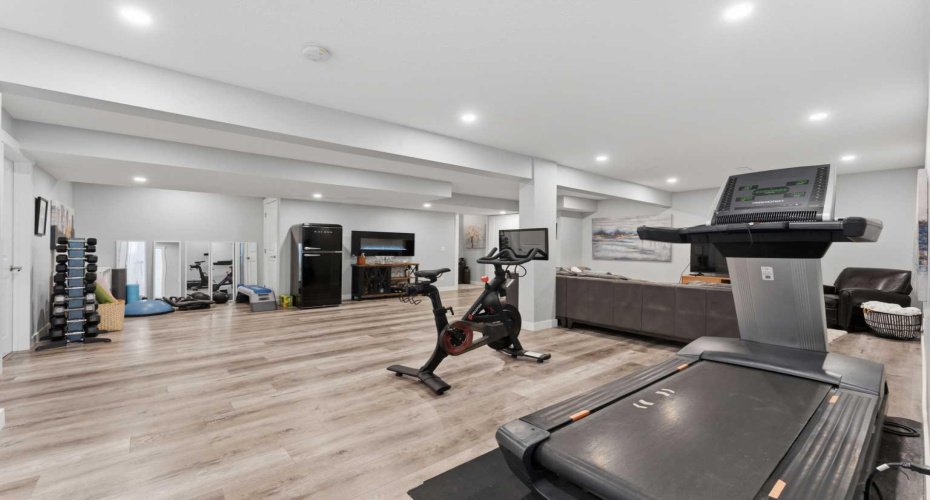 8000 Wentworth Drive, Calgary, Alberta T3C 0A2, 4 Bedroom Bedrooms, 0 ,3 BathroomBathrooms,Residential,For Sale,Wentworth,0,A2327692