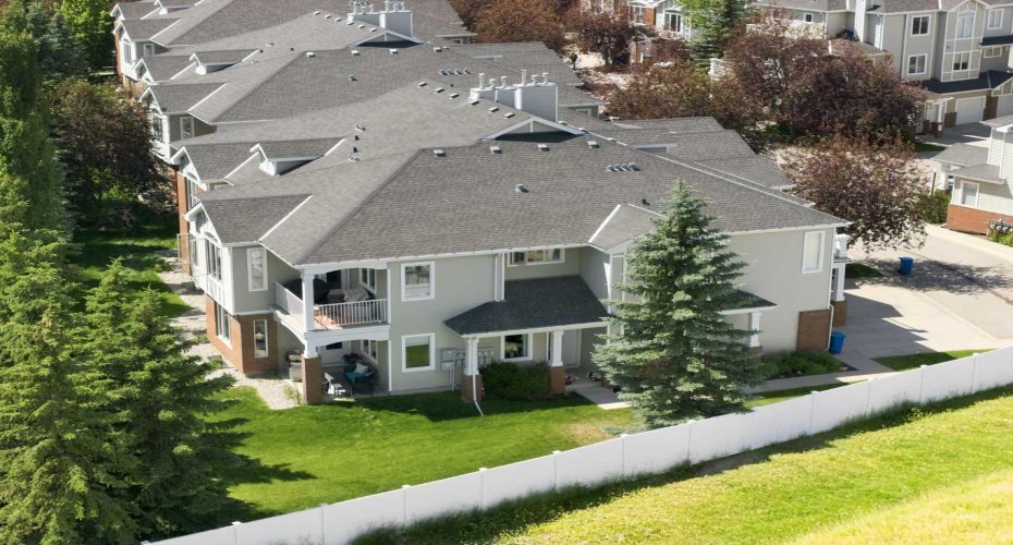 8000 Wentworth Drive, Calgary, Alberta T3C 0A2, 4 Bedroom Bedrooms, 0 ,3 BathroomBathrooms,Residential,For Sale,Wentworth,0,A2327692