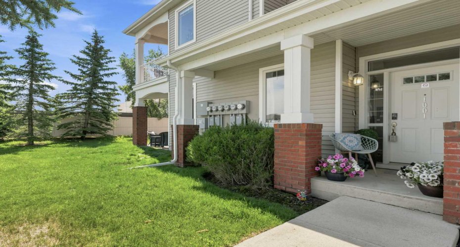 8000 Wentworth Drive, Calgary, Alberta T3C 0A2, 4 Bedroom Bedrooms, 0 ,3 BathroomBathrooms,Residential,For Sale,Wentworth,0,A2327692